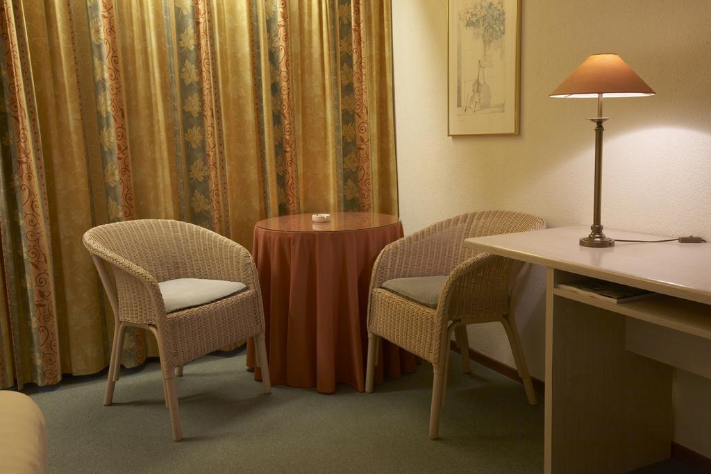 Hotel Heer Hugo 히어후코바드 객실 사진